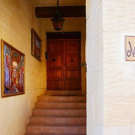 לינה וארוחת בוקר Narcisa נדור