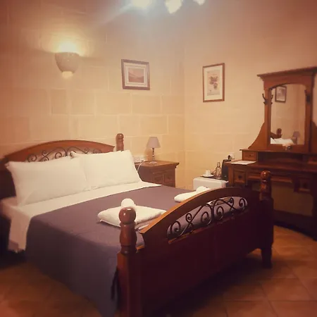 לינה וארוחת בוקר Narcisa נדור