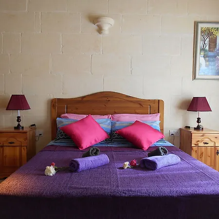 Narcisa לינה וארוחת בוקר 4*