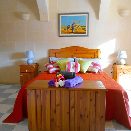 לינה וארוחת בוקר Narcisa נדור