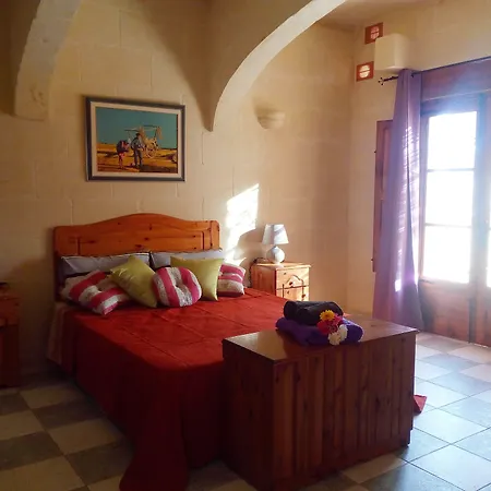 לינה וארוחת בוקר Narcisa 4*