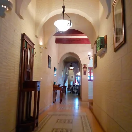 לינה וארוחת בוקר Narcisa