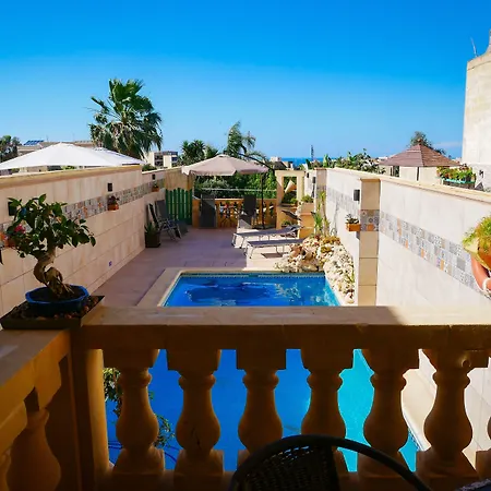 Narcisa לינה וארוחת בוקר 4*